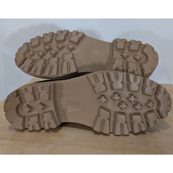 Signature by Journee Collection Bristol Black Chelsea  Boots Women’s 8.5 NWT - Picture 6 of 8